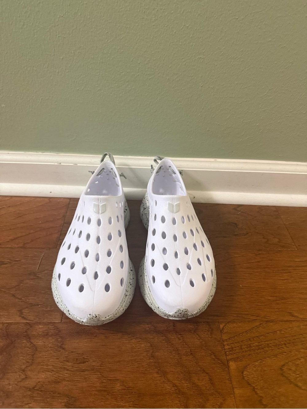 Kane Revive Recovery Shoes - women size 8
